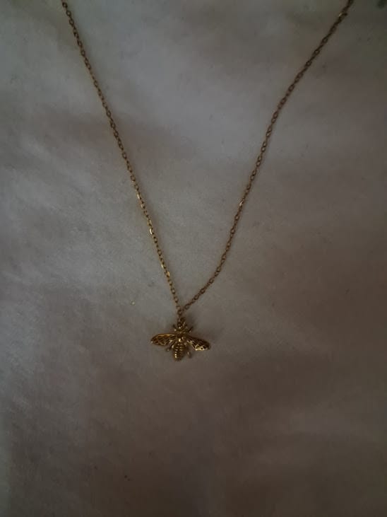 Customer photo review of Collar Queen Bee