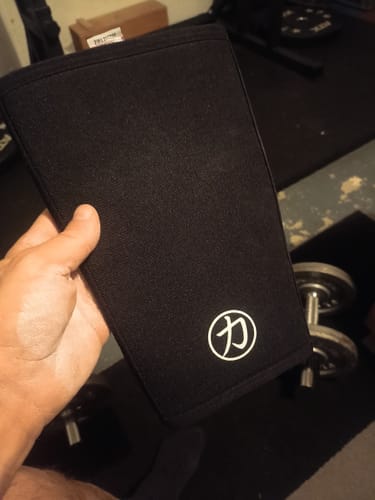 Customer photo review of Strength Shop 7mm Inferno Neoprene Knee Sleeves - Black - IPF Approved (Pair)