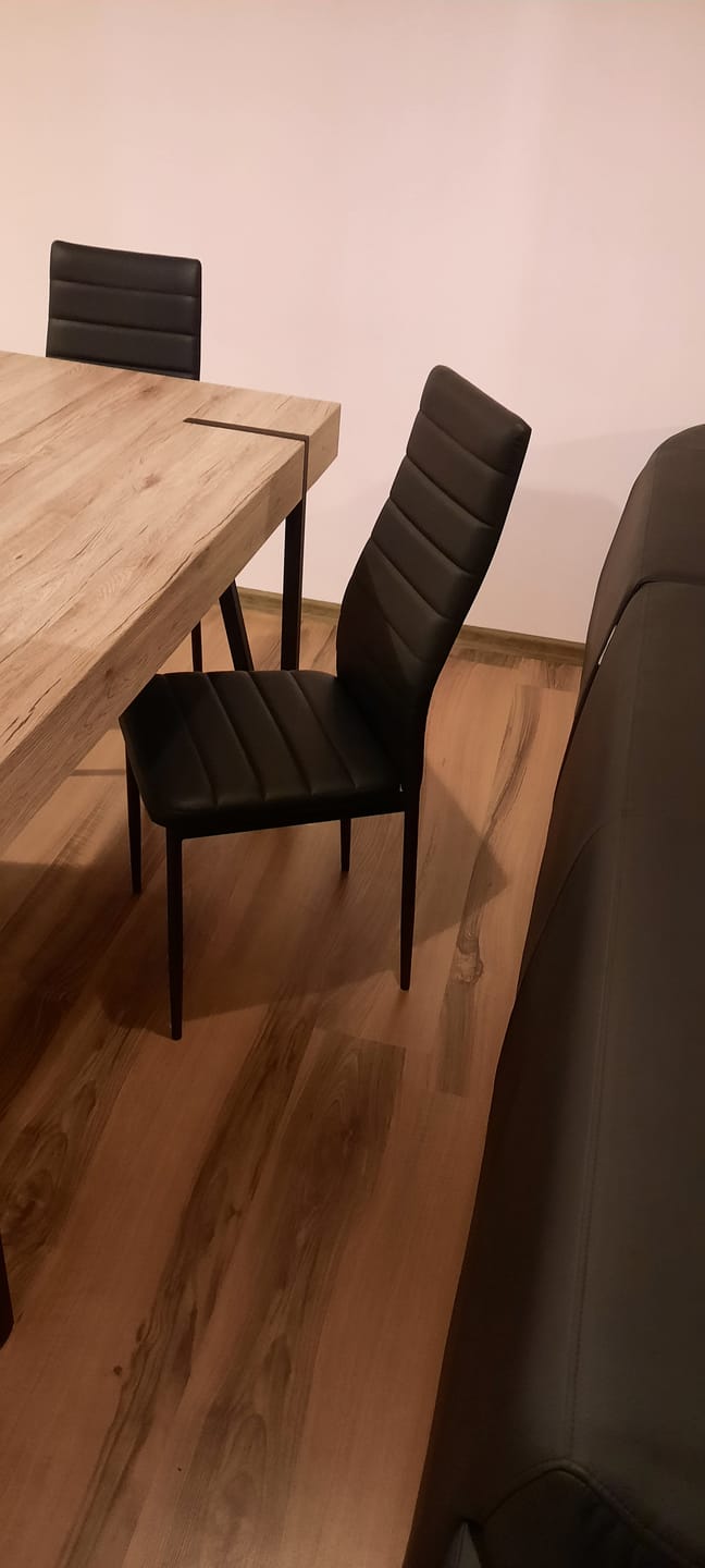 Customer photo review of Scaun tapitat K70, negru, piele ecologica/metal, 41X50X98 CM