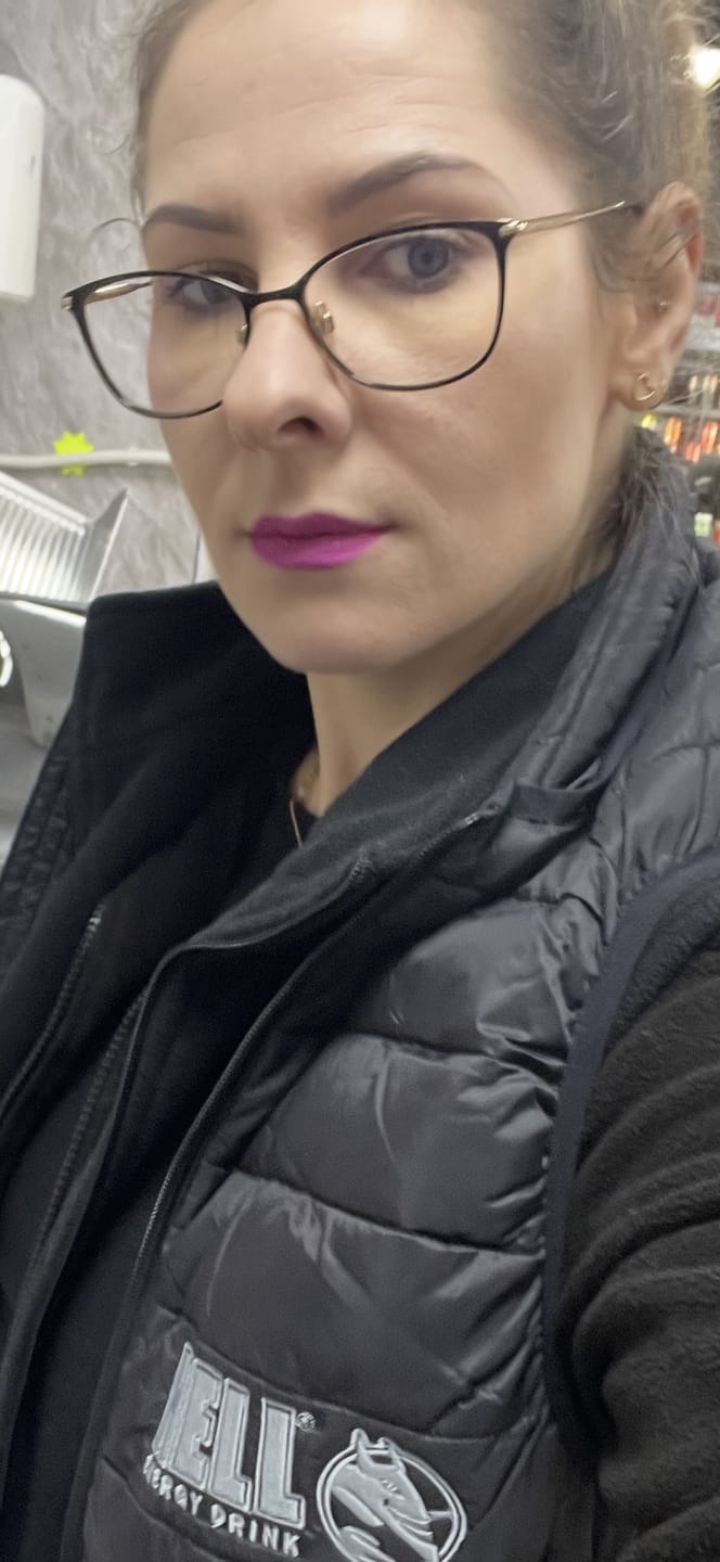 Customer photo review of Kiss Proof Lipstick | Liquid Matte Lipstick