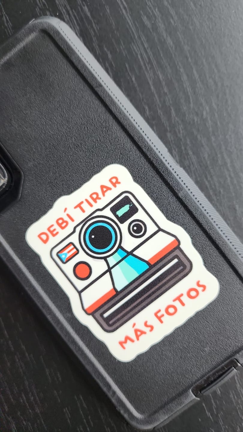 Customer photo review of Debí tirar más fotos (Sticker Laminado)