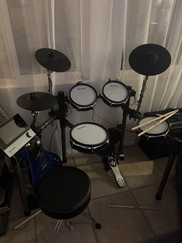 Customer photo review of Donner Beat Electronic Drum Set with 12" Cymbals w/Choke, 100 Kits and 1100+ Sounds