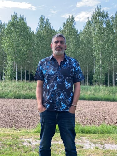 Customer photo review of Chemise décontractée à manches courtes pour hommes, imprimé tête de mort florale bleue, bouton Cool