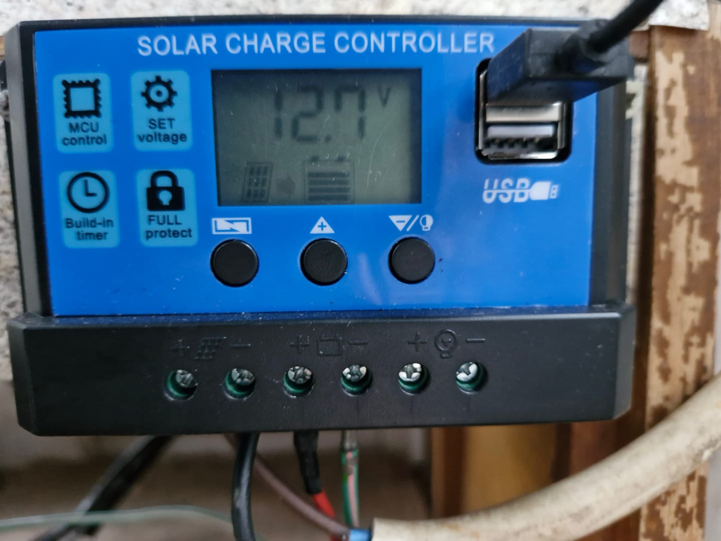 Customer photo review of Controler panou solar 60A 12/24V, 2 X USB si LCD