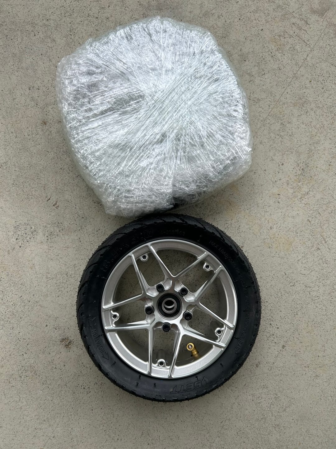 Customer photo review of Acedeck® 8.5 inch(215mm) Wheel Set, Tire, Inner Tube, Hub- Horizon| Nyx Z1| Nyx Z3