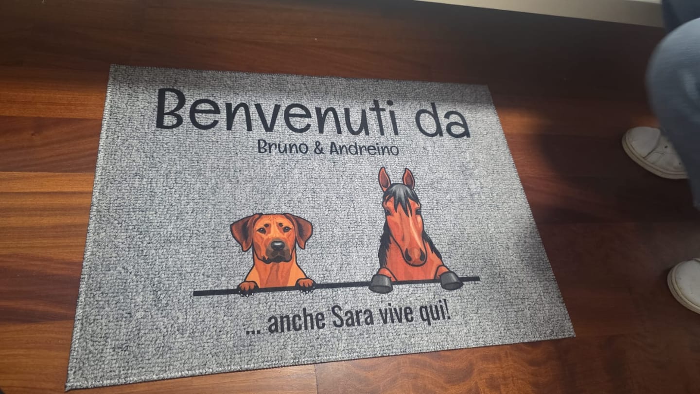 Customer photo review of Tutti i miei amici pelosi - Zerbino personalizzato