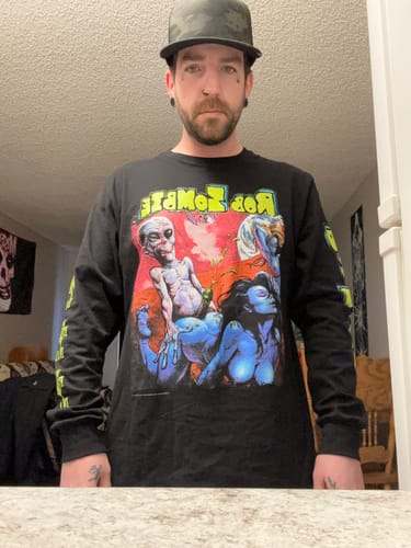 Customer photo review of Rob Zombie - Well, Everybody's Fucking in a U.F.O. - Longsleeve Shirt