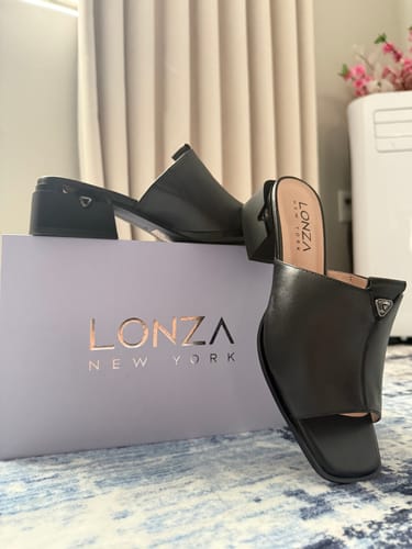 Customer photo review of Klara Black