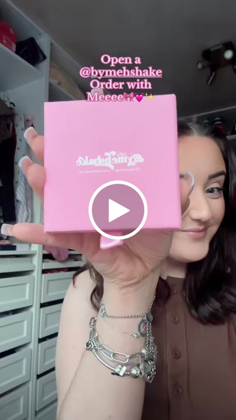 Customer video review of Signature Name Necklace