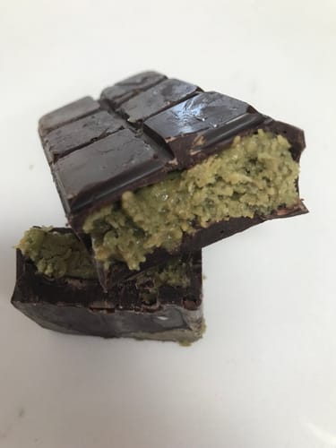 Customer photo review of Dubai Knafeh Pistachio Chocolate Bar