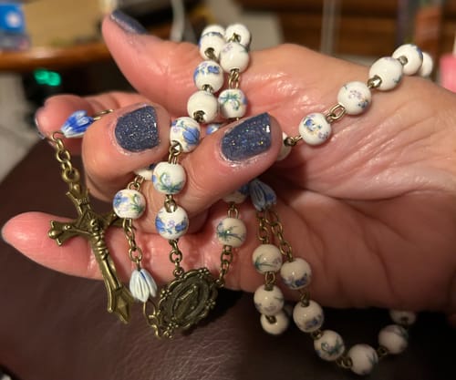 Customer photo review of FREE Today: Immaculate Heart of Mary & Crucifix of 8 mm Round Blue Floral Acrylic Alloy Chain Rosary
