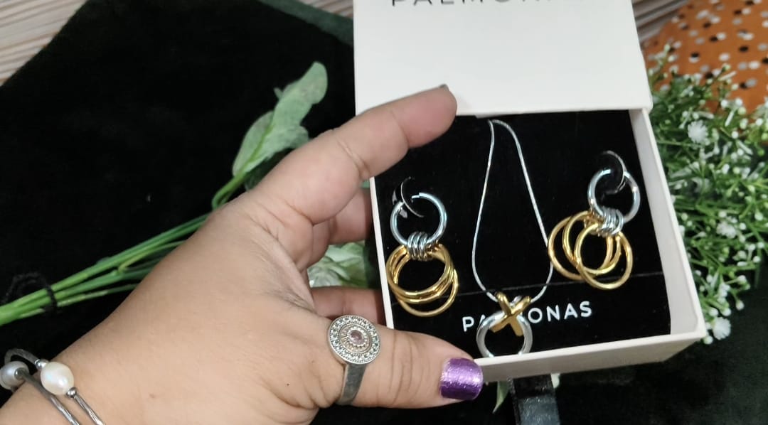 Customer photo review of Circle Of Love Chain Necklace