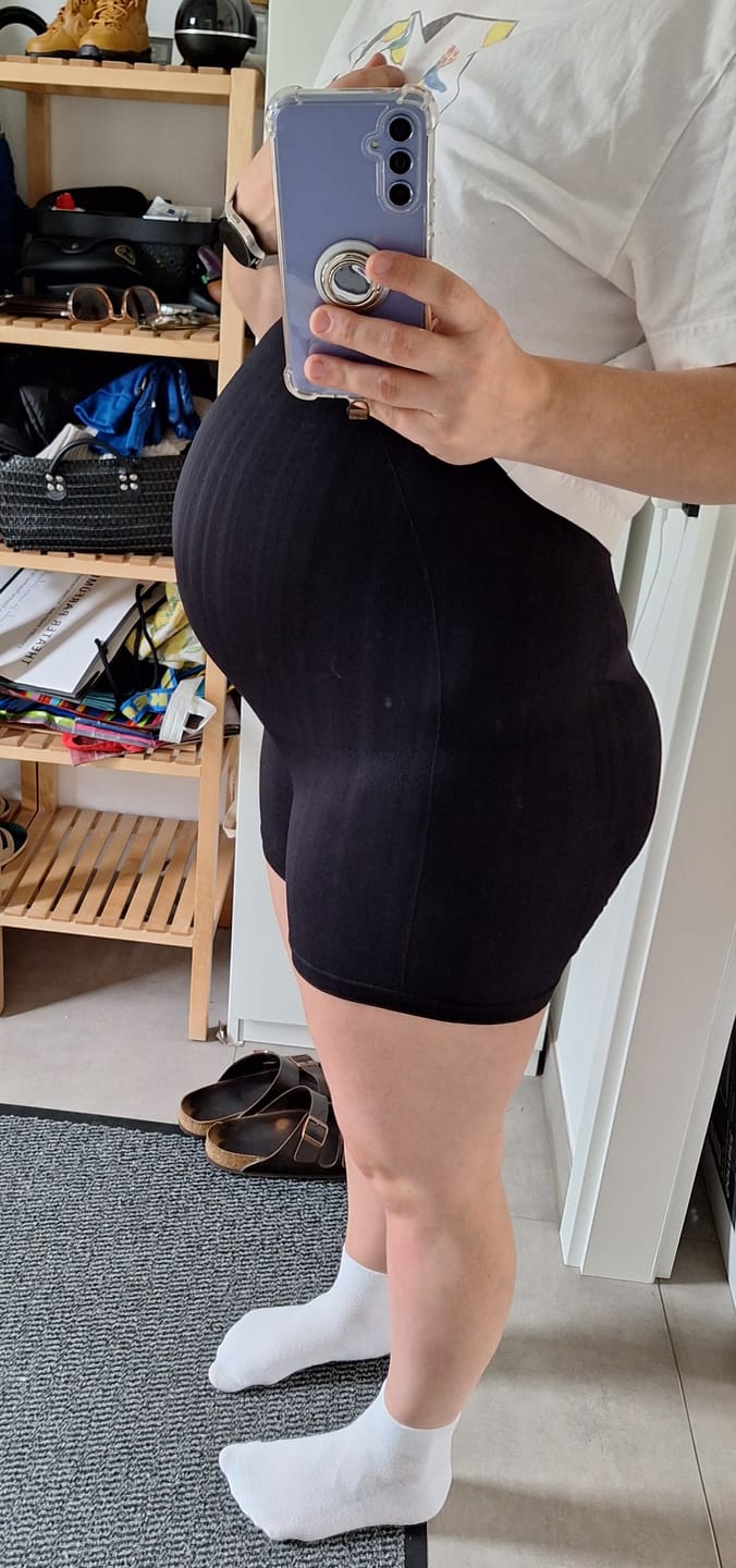 Customer photo review of Schwangerschafts-Shorts
