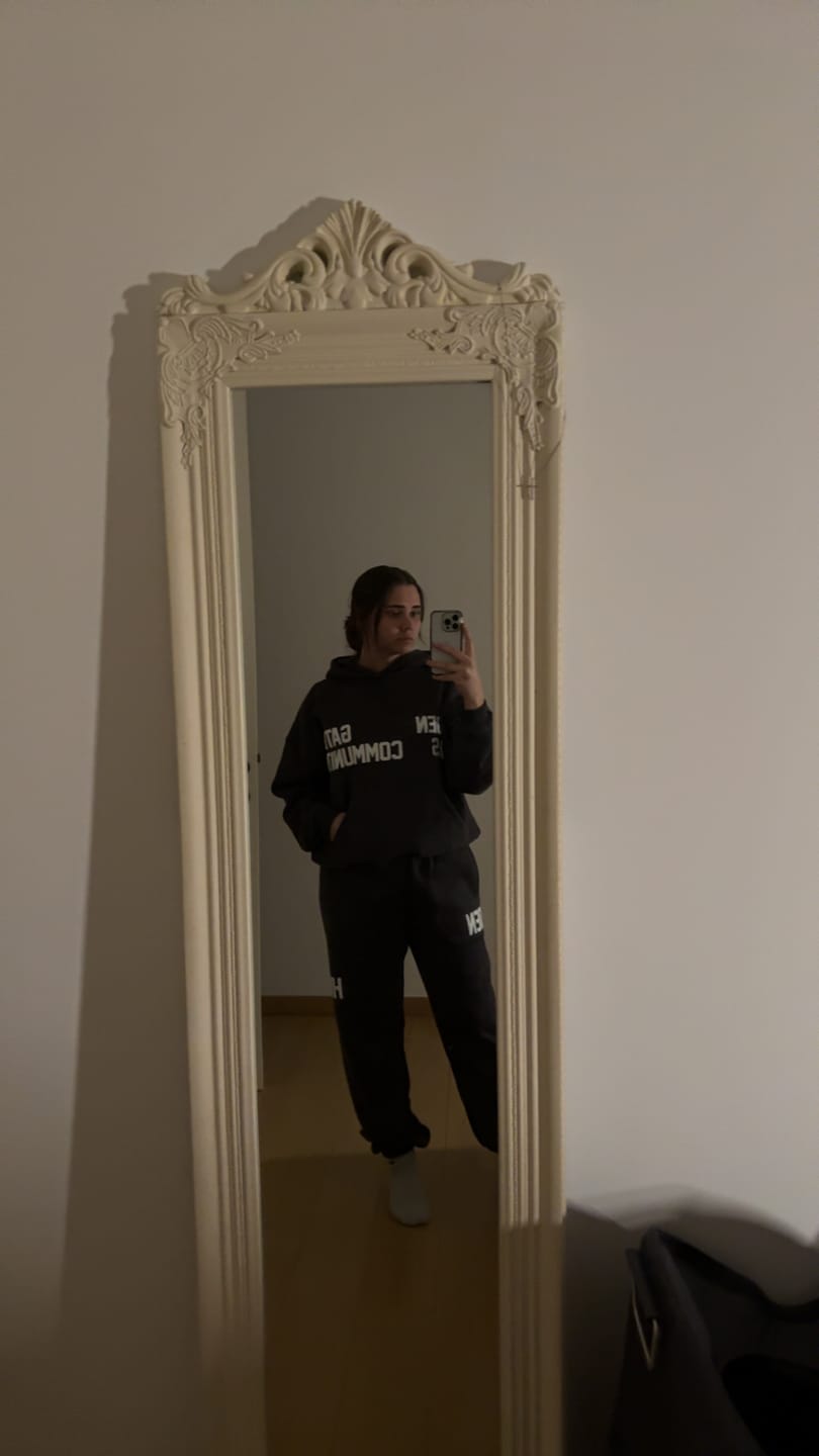 Customer photo review of GATED COMMUNITY SWEATPANTS DARK GREY