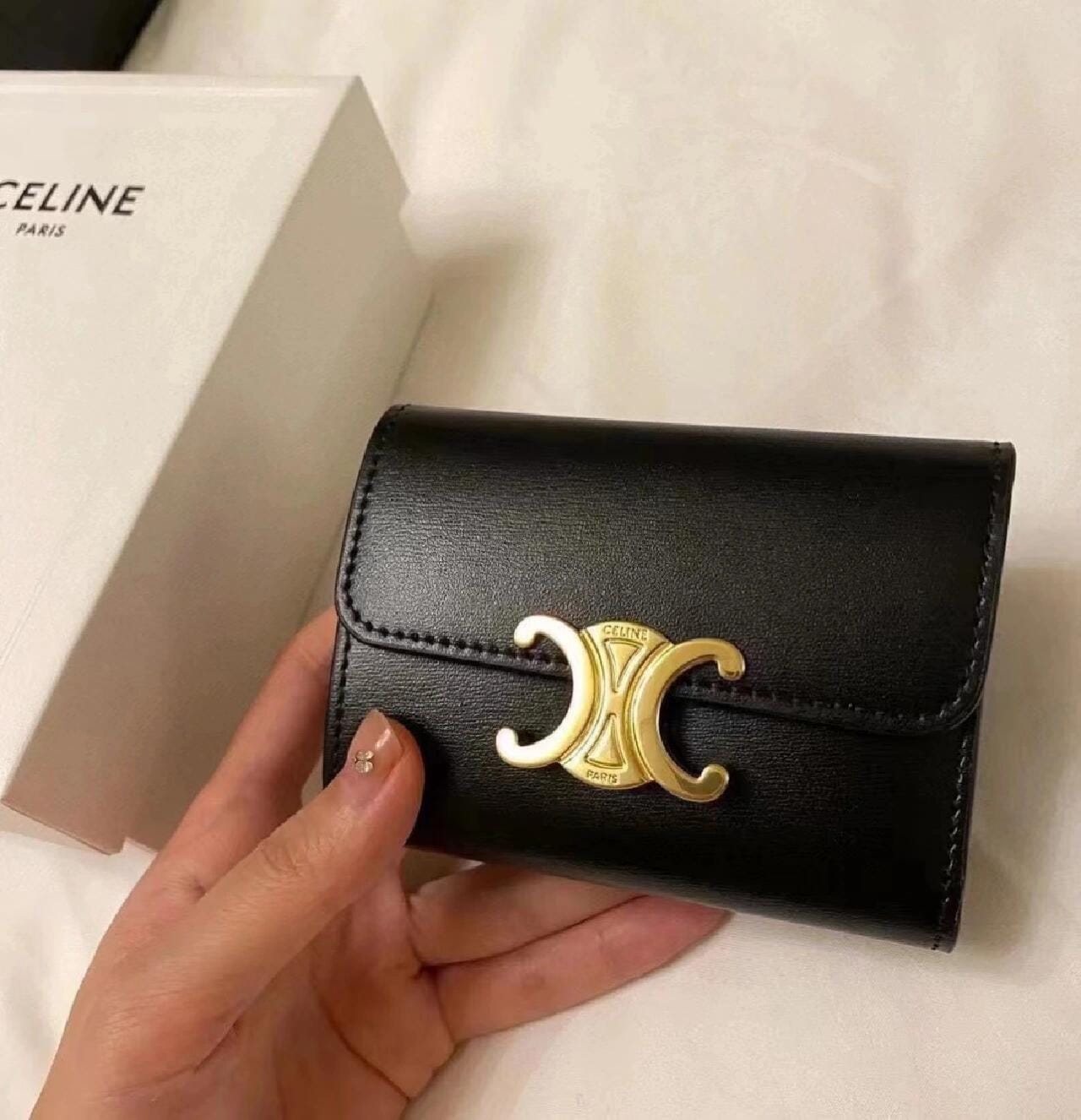 Customer photo review of 【セリーヌ】大人気スモール フラップ トリオンフ 三折り財布