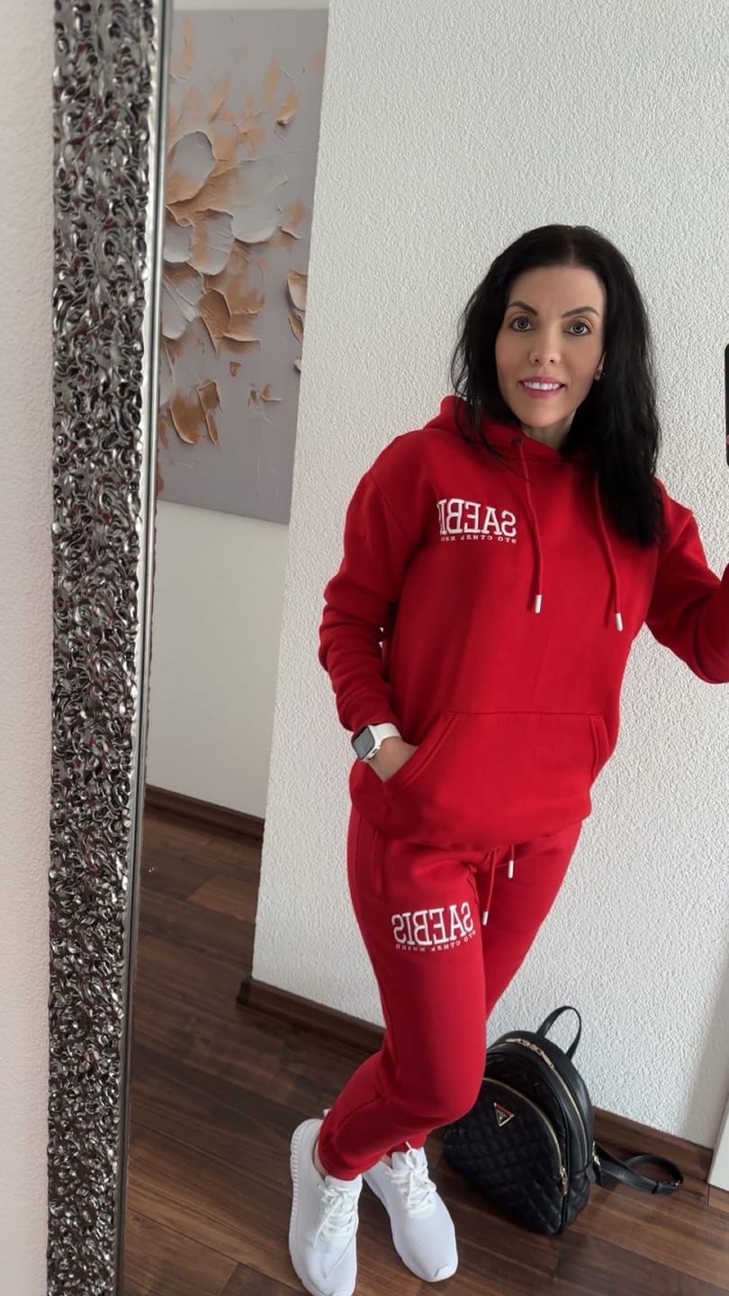Customer photo review of Lifestyle Damen Jogginghose rot mit Stickerei by SAEBIS®