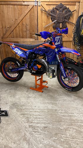 Customer photo review of Kit Déco SUPERMOTARD / ENDURO / MOTOCROSS 100% personnalisé