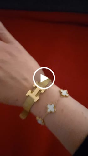Customer video review of Amira klassisches Perlmutt Armband | Edestahl