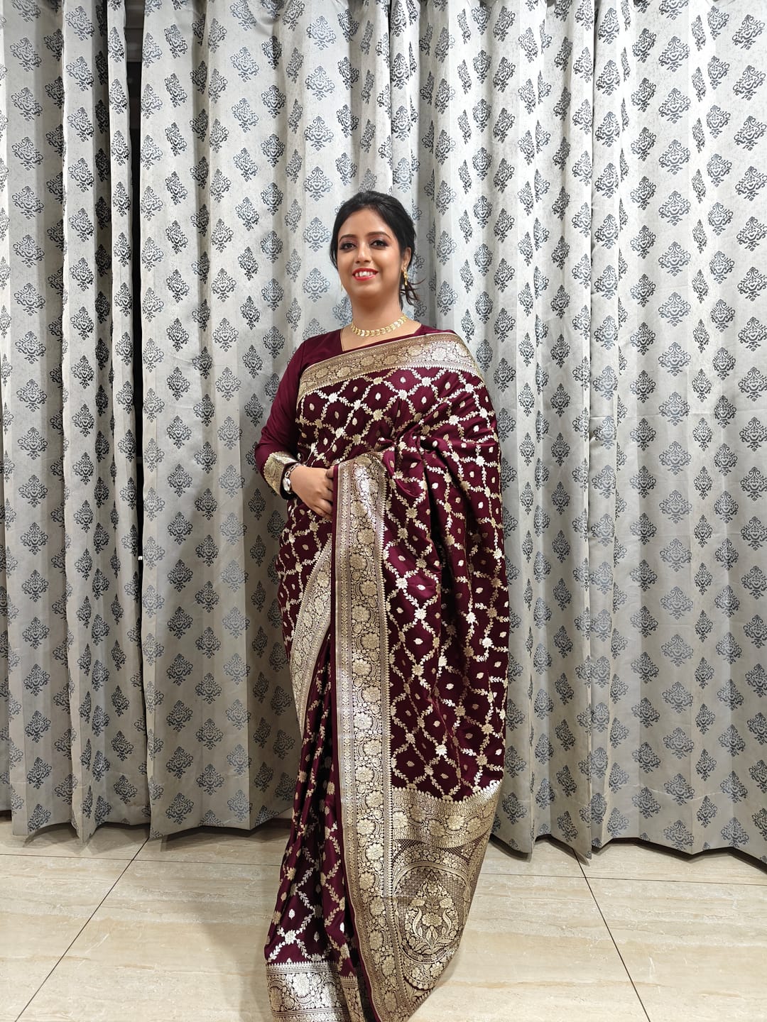 Customer photo review of Wine Qaidi Buti Katan Silk Banarasi Saree