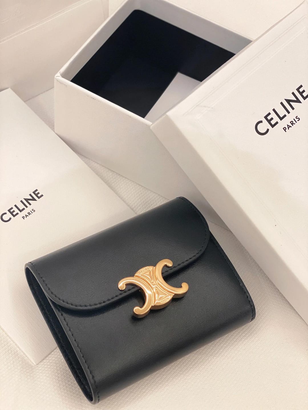 Customer photo review of 【セリーヌ】大人気スモール フラップ トリオンフ 三折り財布