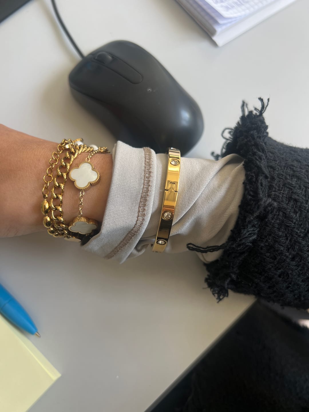 Customer photo review of Deluxe Timeless Stone Armreif 18K Vergoldet