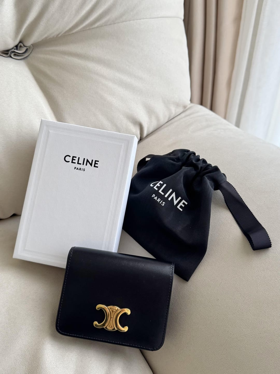 Customer photo review of 【セリーヌ】大人気スモール フラップ トリオンフ 三折り財布