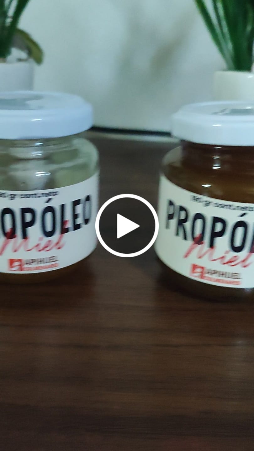 Customer video review of Propóleo Miel Cuchareable receta propia