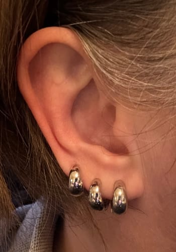 Kundeanmeldelse med bilde av Dubai Small Hoops, Silver