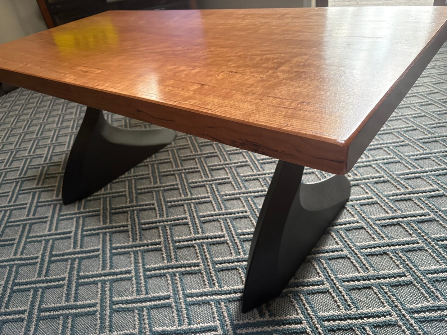 Customer photo review of Coffee Table Legs 214 Botas 16H for Live Edge Tabletop