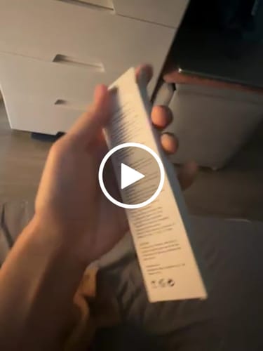 Customer video review of Pretty Glitter Lip Kit