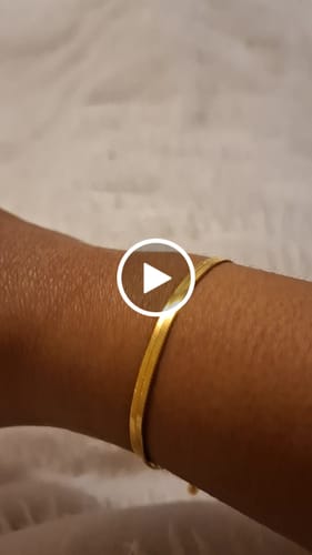 Customer video review of Herringbone Bracelet