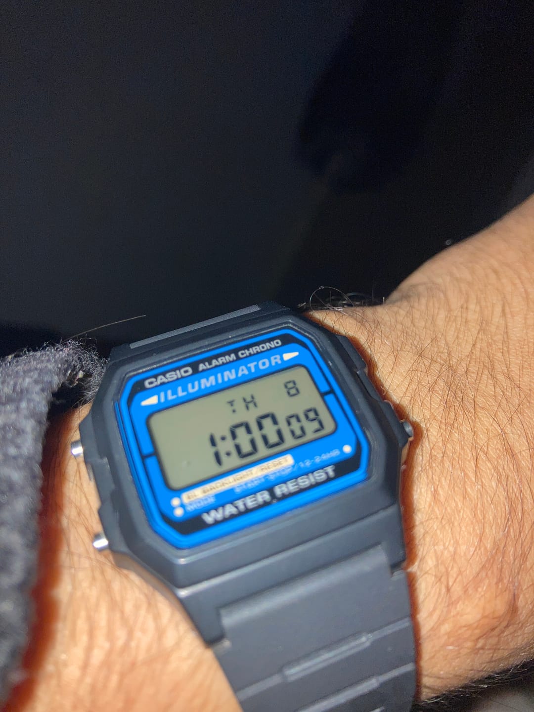Customer photo review of Reloj Casio Vintage F-105W-1ADF Azul/Negro Illuminator