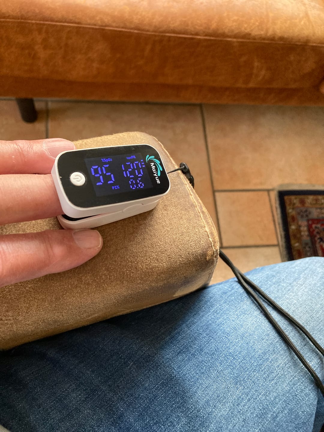 Customer photo review of Saturatiemeter / bloedzuurstofmonitor / saturatiemeter voor vingers / met OLED-display / professioneel en zeer nauwkeurig / ideaal voor gezinnen, ouderen en ziekenhuizen