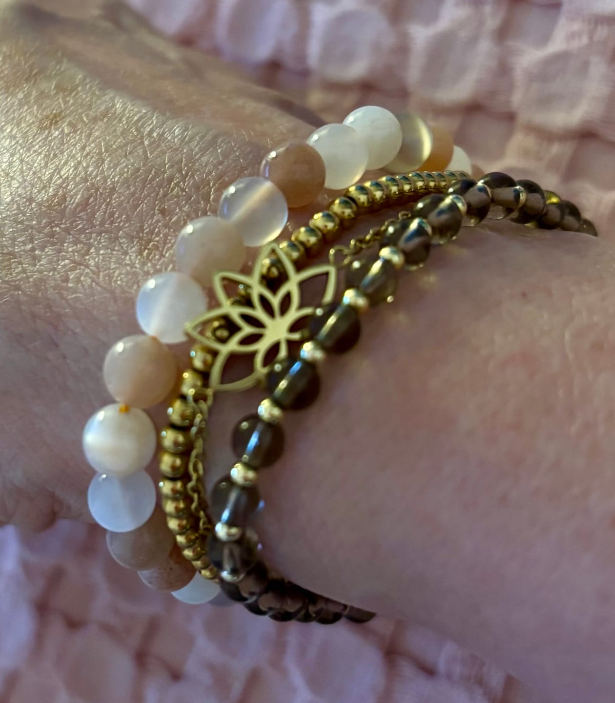 Customer photo review of Stone of the Heart Moonstone Armband, 6mm