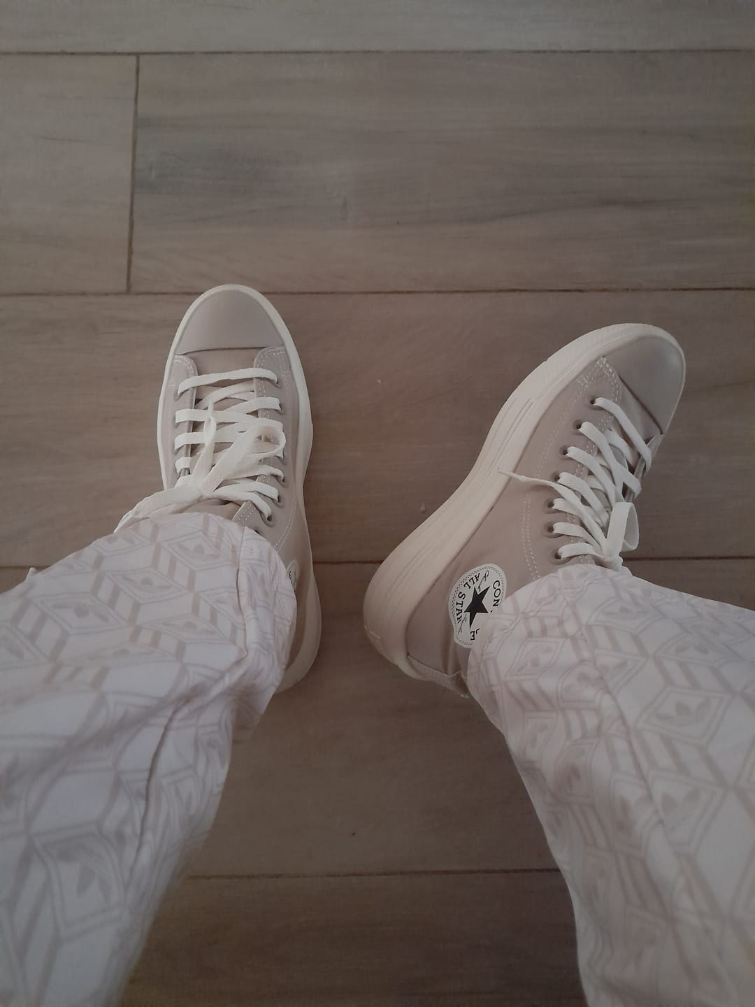 Customer photo review of Zapatillas Converse Chuck Taylor Move Hi Platform Beige