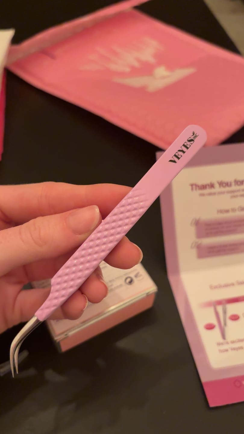 Customer photo review of Volume J45 Purple Lash Tweezer