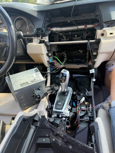 Customer photo review of 12.3'' Ultra CarPlay Android Auto Linux screen for BMW 5er F10 F11 (2011-2016)