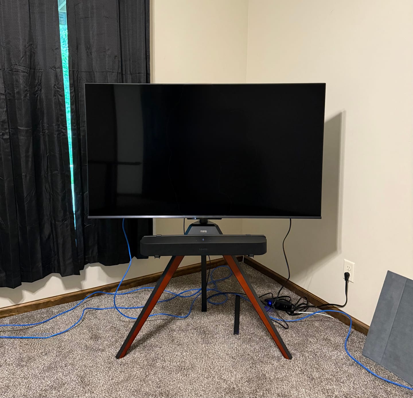 Customer photo review of Picasso FT65 TV Stand