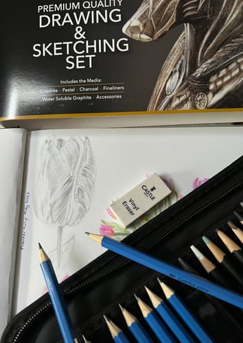 Customer photo review of 60 Piece Drawing and Sketching Graphite Pencil Art Set in Zip Up Case