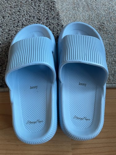 Customer photo review of HappyFlops
