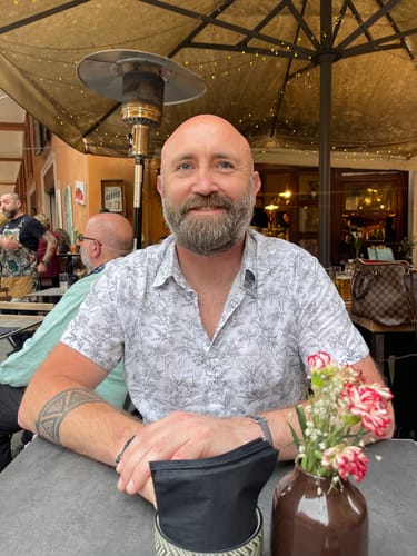 Customer photo review of Chemise hawaïenne d'été boutonnée à imprimé floral pour hommes