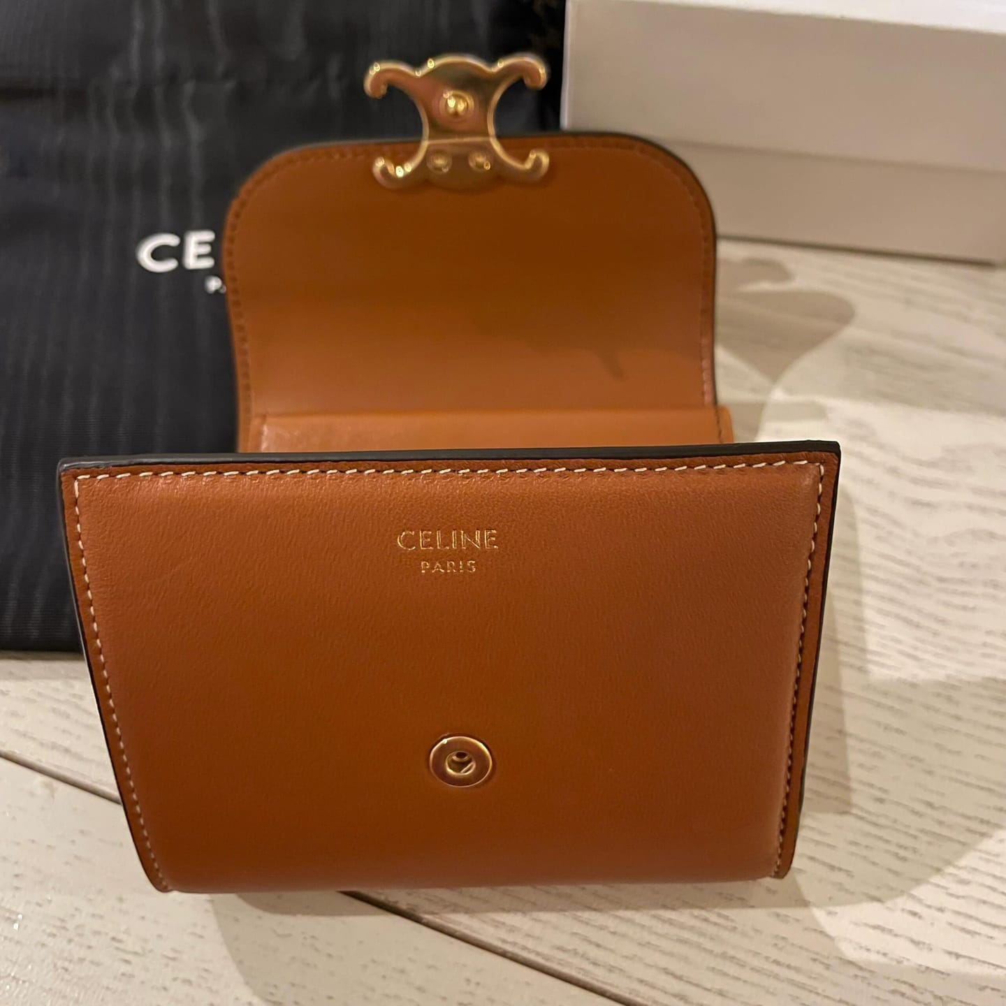Customer photo review of 【セリーヌ】大人気スモール フラップ トリオンフ 三折り財布