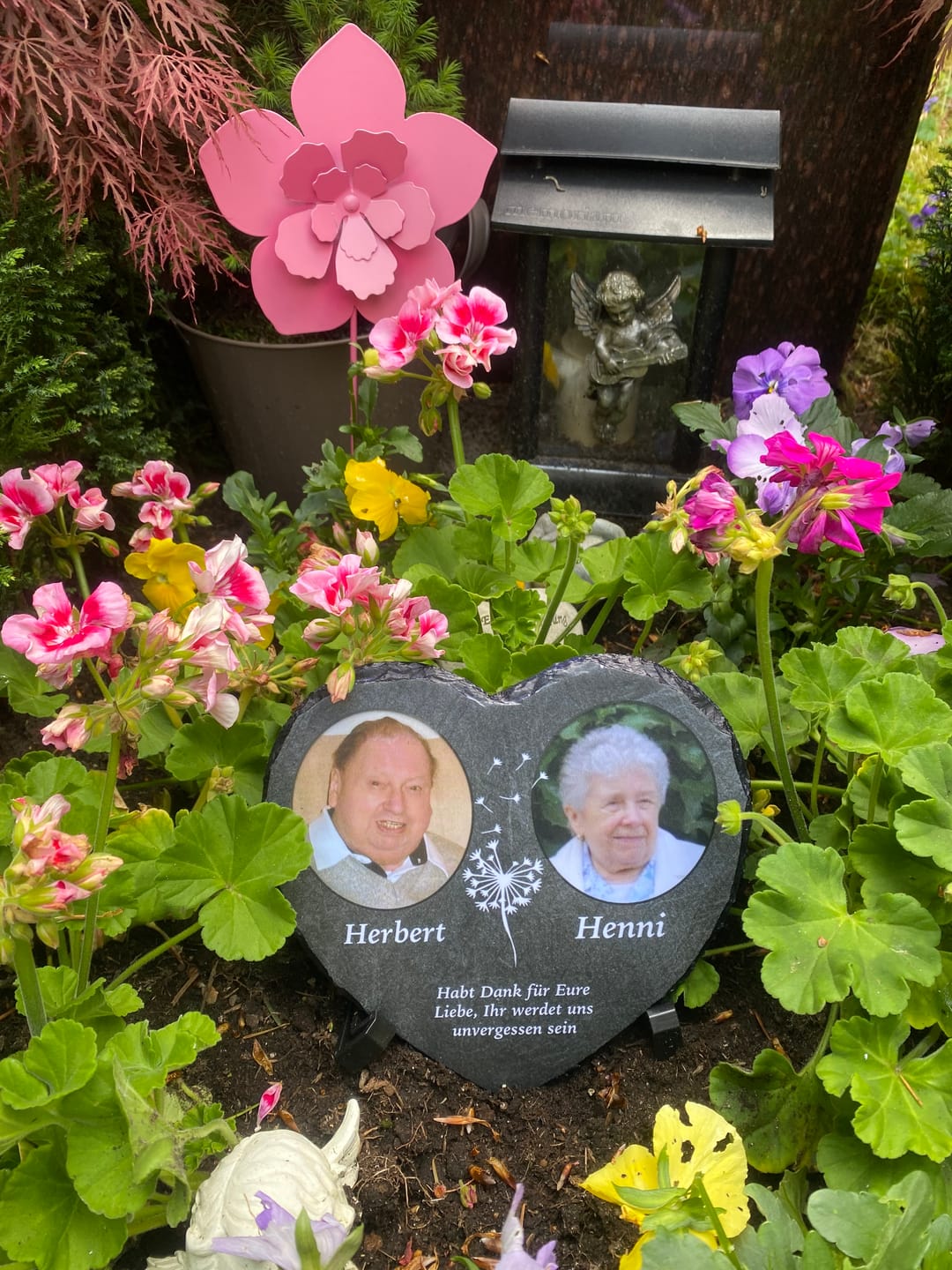 Customer photo review of Unsere Schutzengel - Personalisiertes Trauer Schieferherz für 2 Personen