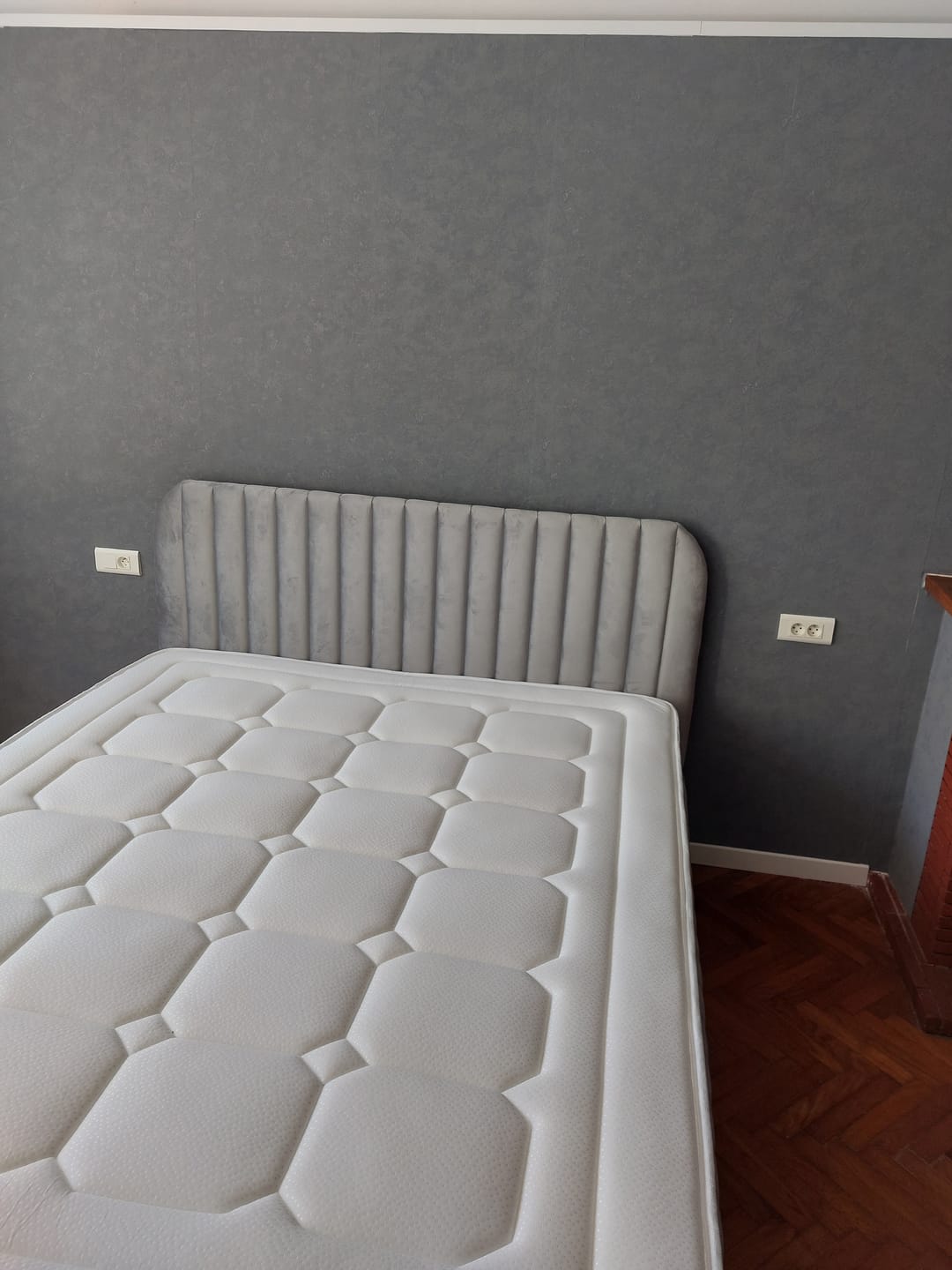Customer photo review of Lit design avec coffre de rangement - MAELLE