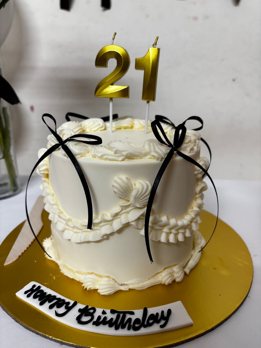 Customer photo review of Vintage Theme Ribbon Cake
