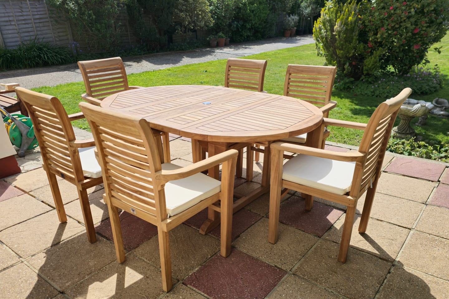 Customer photo review of Round To Oval 120-170cm Extending (6 Seat Oxford Stacking Set) Complete set Cushions Free Delivery