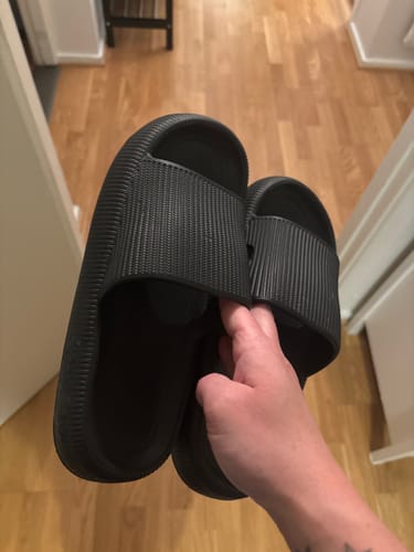 Customer photo review of HappyFlops