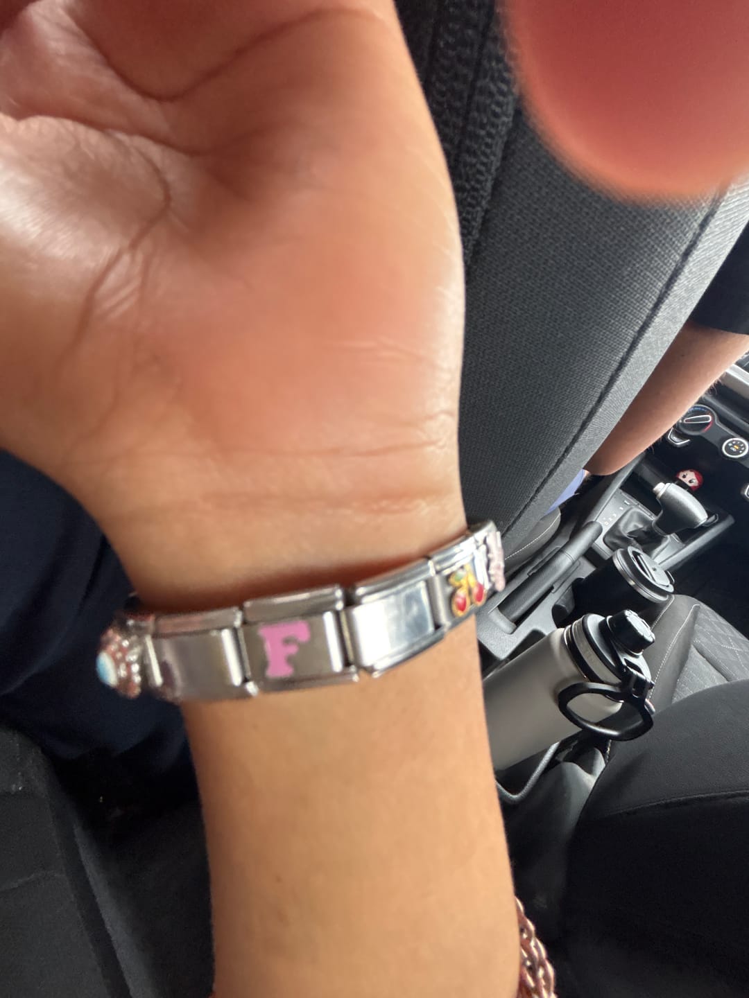 Customer photo review of Charm Inicial Rosa