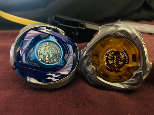 Customer photo review of [Pre-Order 2nd lot - July 2025] Takara Tomy Beyblade X CX-05 Random booster Vol 5 HellsReaper T4-70K