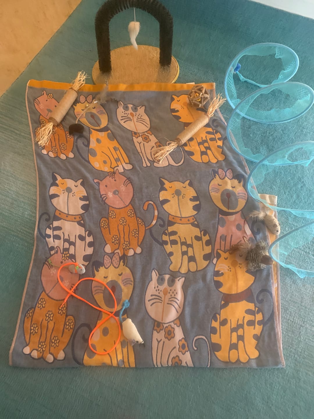 Customer photo review of 100%Cotton Cats Adult Dual-side Bath Towel